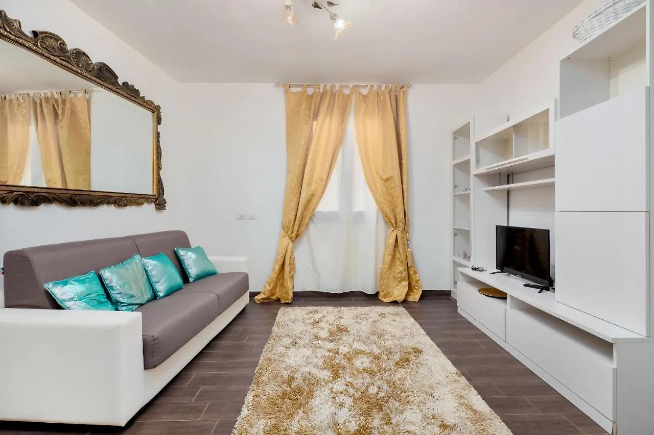 Clara'S House Apartment Olbia Italy