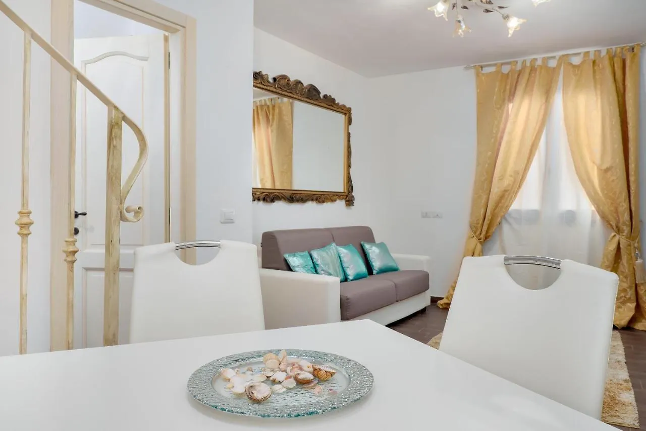 Clara'S House Apartment Olbia 0*,