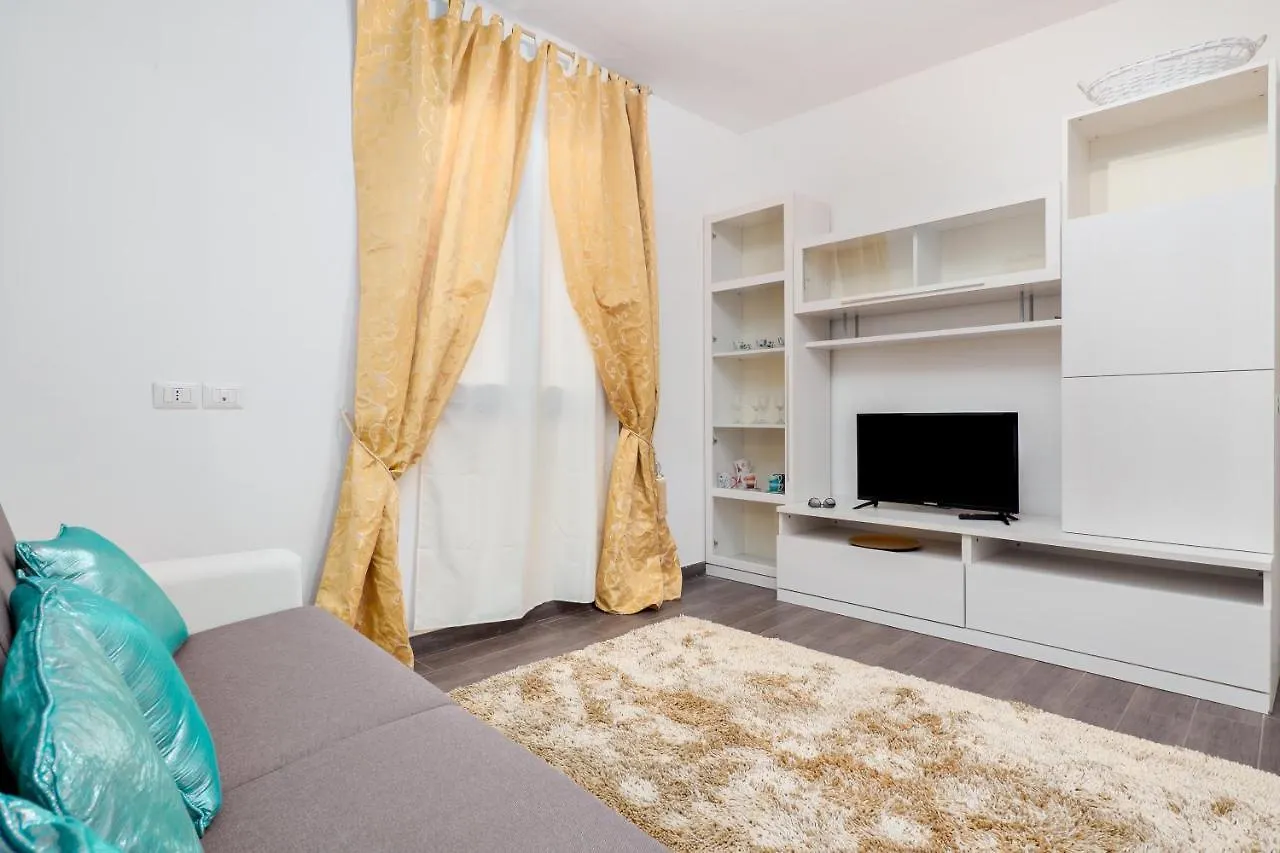 Clara'S House Apartment Olbia 0*,  Italy